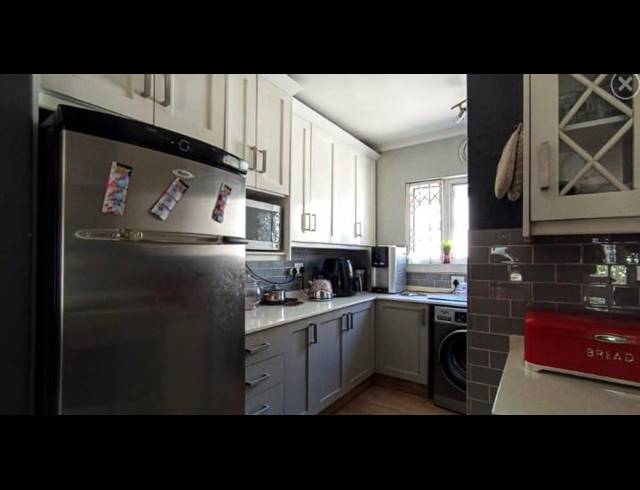 4 BEDROOM HOUSE FOR SALE IN DOUGLASDALE